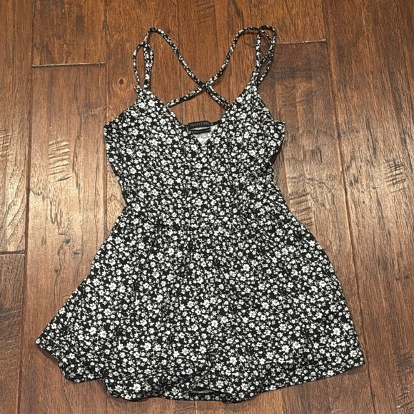 XS URBAN OUTFITTERS Spaghetti Strap Romper Floral Black and White Dress - Picture 3 of 7